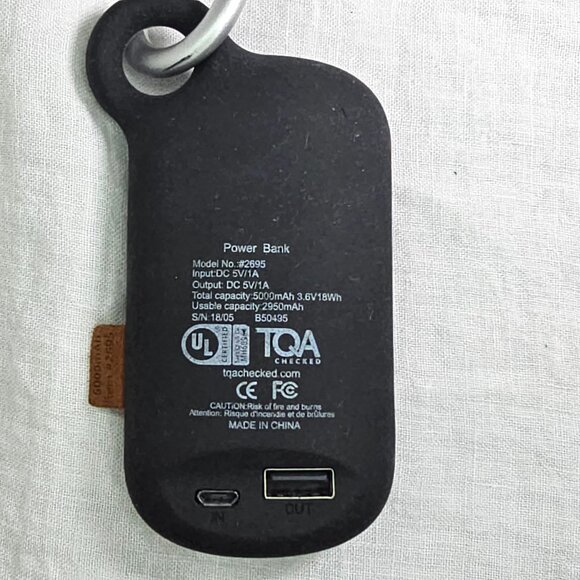 Pebble 5000 mAh Durable Portable Charger Power Bank with Carabiner 2695 - Picture 2 of 5